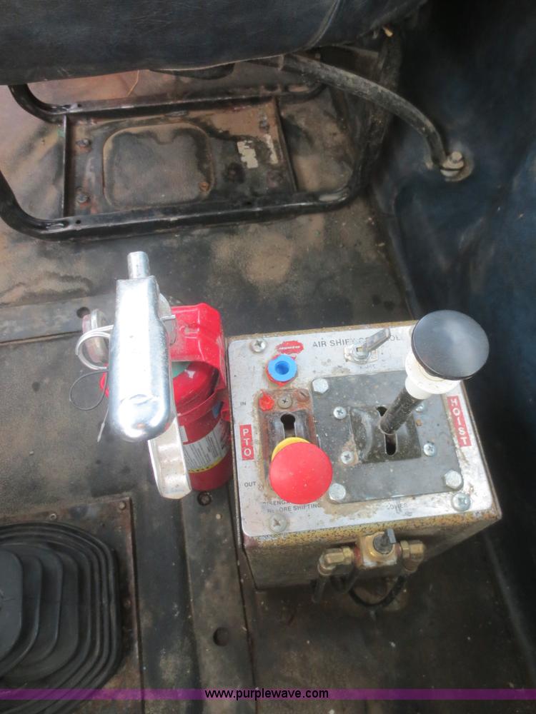 image for item I2125 1998 Mack CH613 semi truck