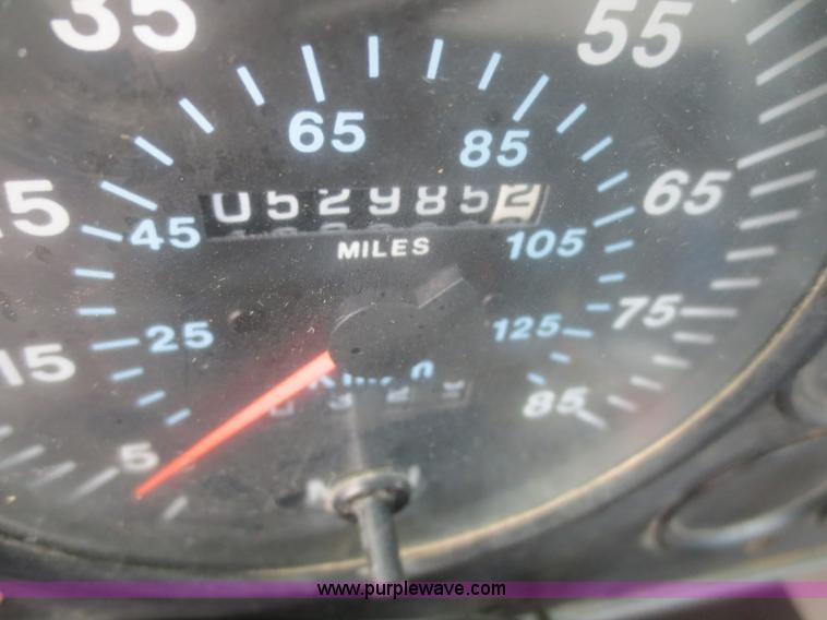 image for item I2125 1998 Mack CH613 semi truck