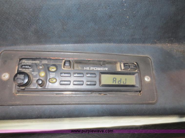 image for item I2125 1998 Mack CH613 semi truck