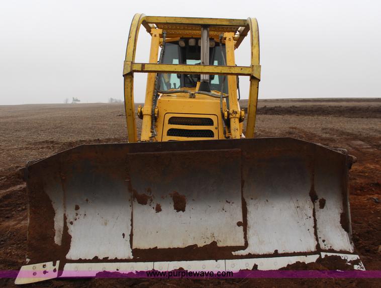 image for item I2375 2001 New Holland DC180 dozer