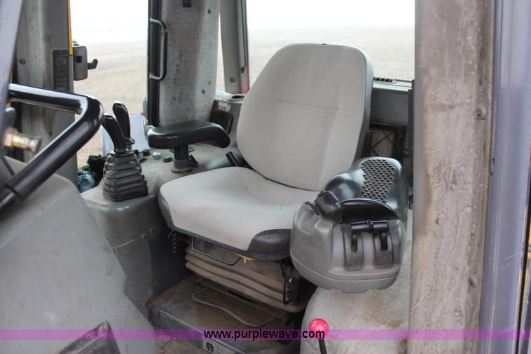 image for item I2375 2001 New Holland DC180 dozer