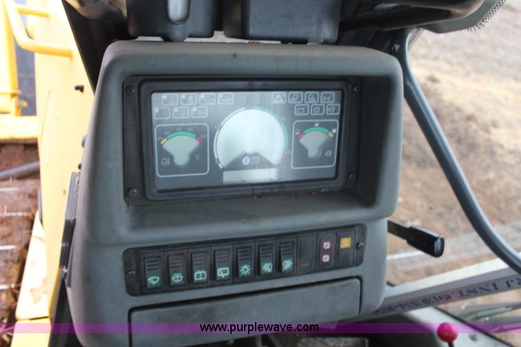 image for item I2375 2001 New Holland DC180 dozer