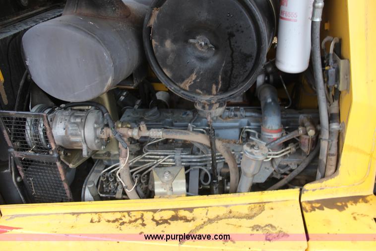 image for item I2375 2001 New Holland DC180 dozer