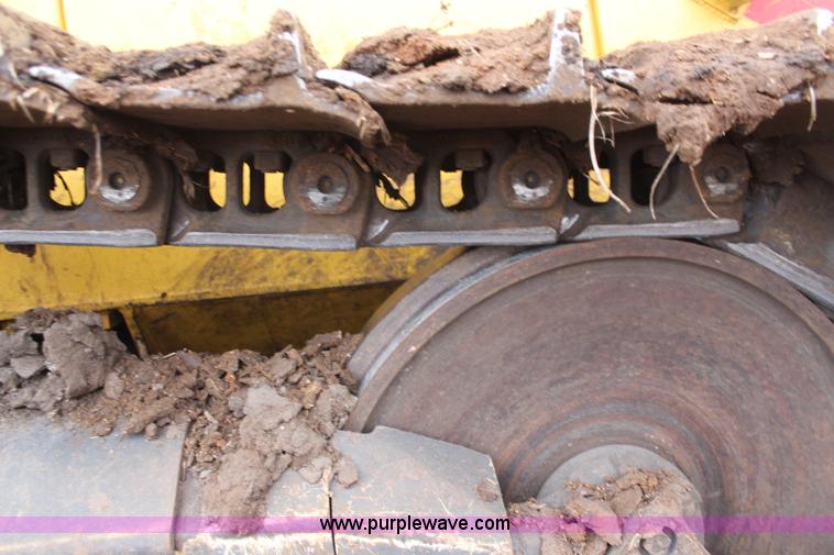 image for item I2375 2001 New Holland DC180 dozer