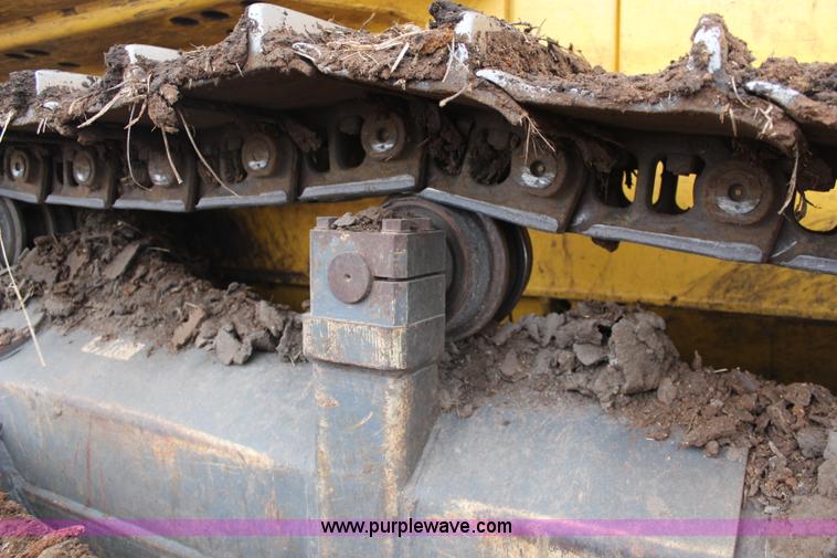 image for item I2375 2001 New Holland DC180 dozer