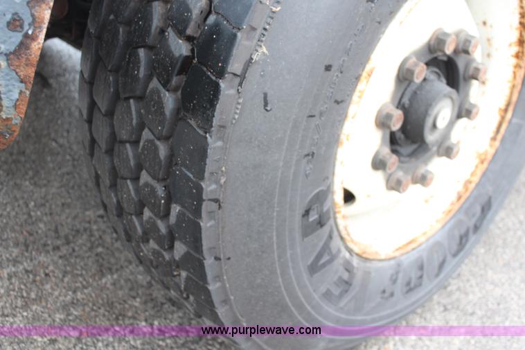 image for item I2396 2001 Sterling L7500 Safe Jet Vac Clean Earth vacuum jetter truck