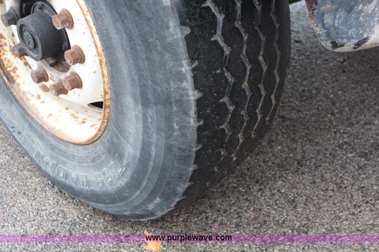 image for item I2396 2001 Sterling L7500 Safe Jet Vac Clean Earth vacuum jetter truck