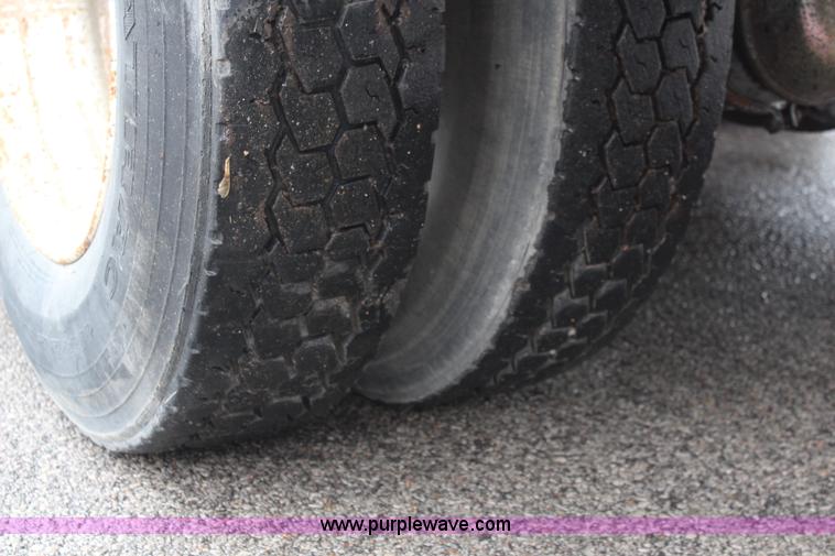 image for item I2396 2001 Sterling L7500 Safe Jet Vac Clean Earth vacuum jetter truck