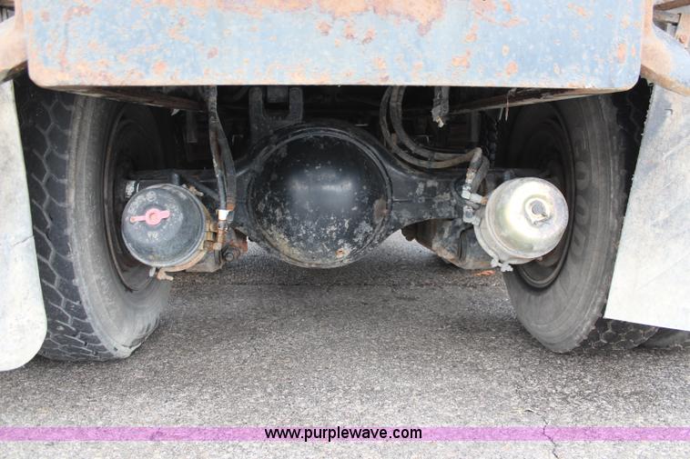 image for item I2396 2001 Sterling L7500 Safe Jet Vac Clean Earth vacuum jetter truck