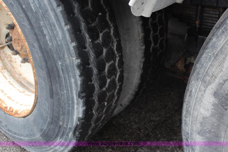 image for item I2396 2001 Sterling L7500 Safe Jet Vac Clean Earth vacuum jetter truck