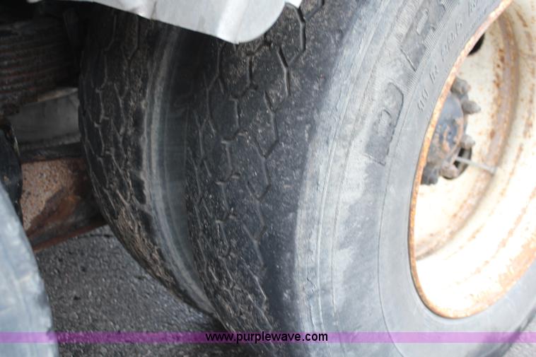 image for item I2396 2001 Sterling L7500 Safe Jet Vac Clean Earth vacuum jetter truck