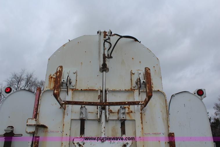 image for item I2396 2001 Sterling L7500 Safe Jet Vac Clean Earth vacuum jetter truck