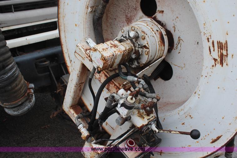 image for item I2396 2001 Sterling L7500 Safe Jet Vac Clean Earth vacuum jetter truck