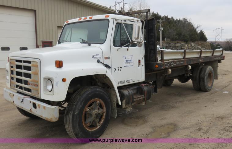 image for item I2453 1989 International 1754 dump truck