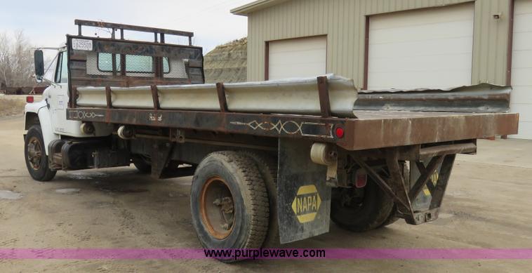 image for item I2453 1989 International 1754 dump truck