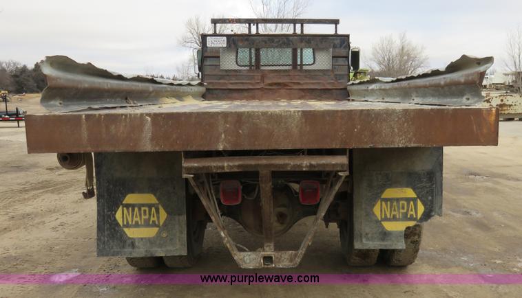 image for item I2453 1989 International 1754 dump truck