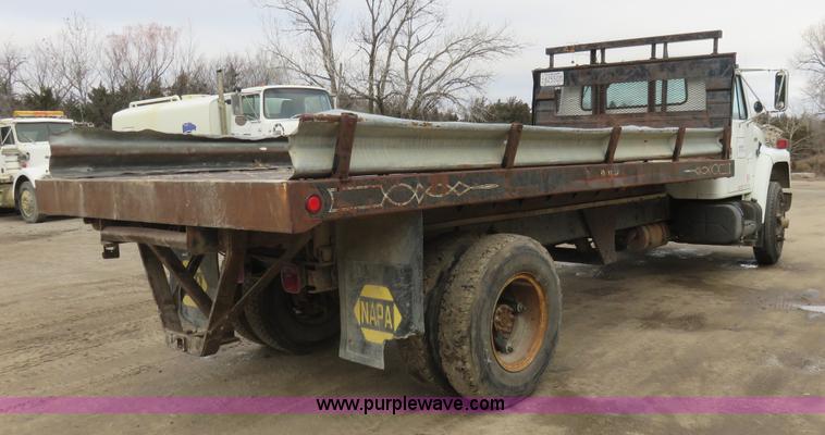 image for item I2453 1989 International 1754 dump truck