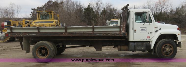 image for item I2453 1989 International 1754 dump truck
