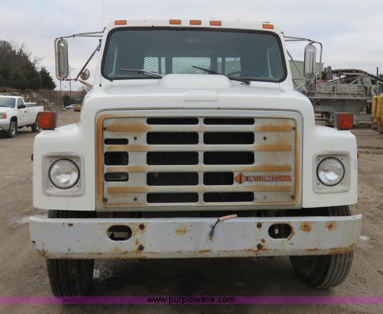 image for item I2453 1989 International 1754 dump truck