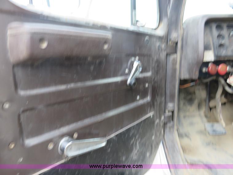 image for item I2453 1989 International 1754 dump truck