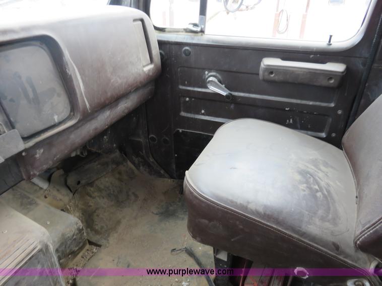 image for item I2453 1989 International 1754 dump truck