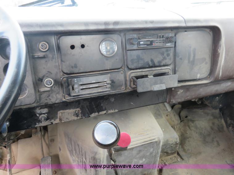 image for item I2453 1989 International 1754 dump truck