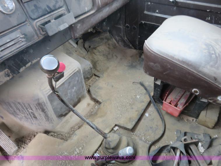 image for item I2453 1989 International 1754 dump truck