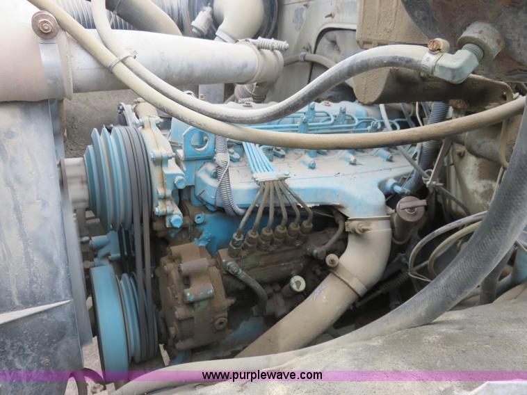 image for item I2453 1989 International 1754 dump truck