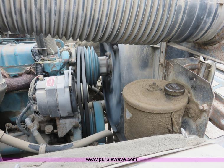 image for item I2453 1989 International 1754 dump truck