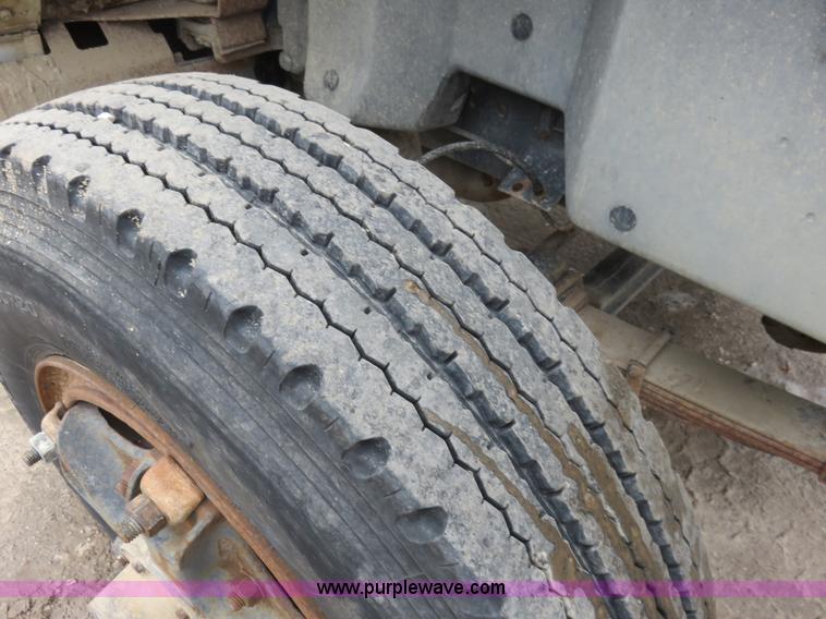 image for item I2453 1989 International 1754 dump truck