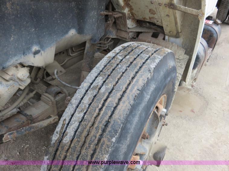 image for item I2453 1989 International 1754 dump truck