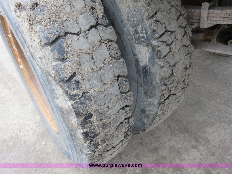 image for item I2453 1989 International 1754 dump truck