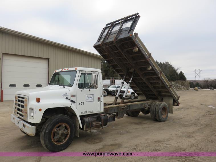 image for item I2453 1989 International 1754 dump truck