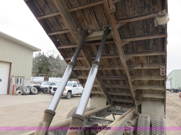 image for item I2453 1989 International 1754 dump truck