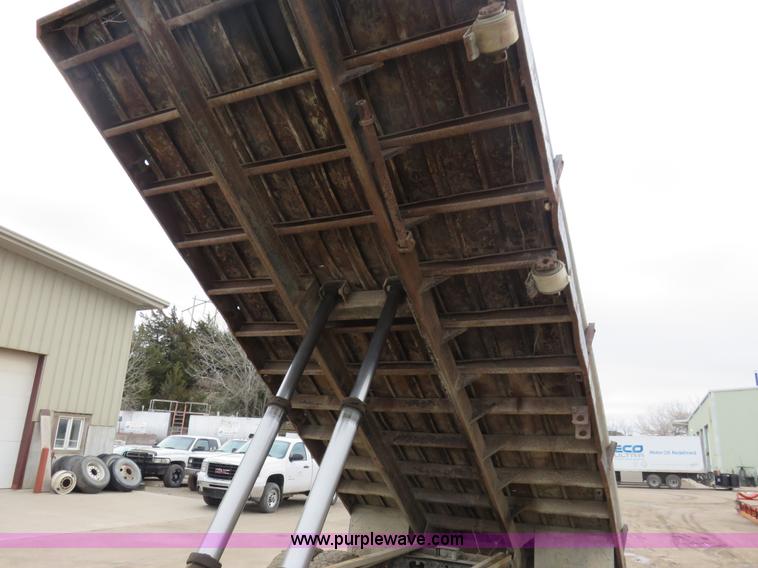 image for item I2453 1989 International 1754 dump truck