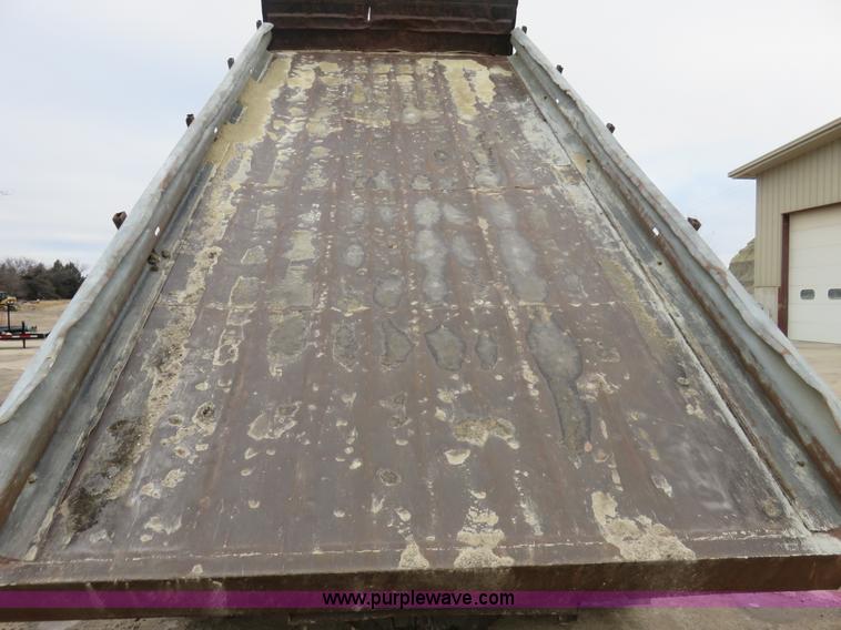 image for item I2453 1989 International 1754 dump truck