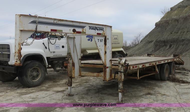 image for item I2454 1997 Travalong flatbed trailer