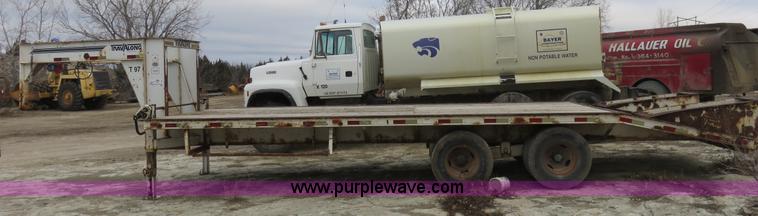 image for item I2454 1997 Travalong flatbed trailer