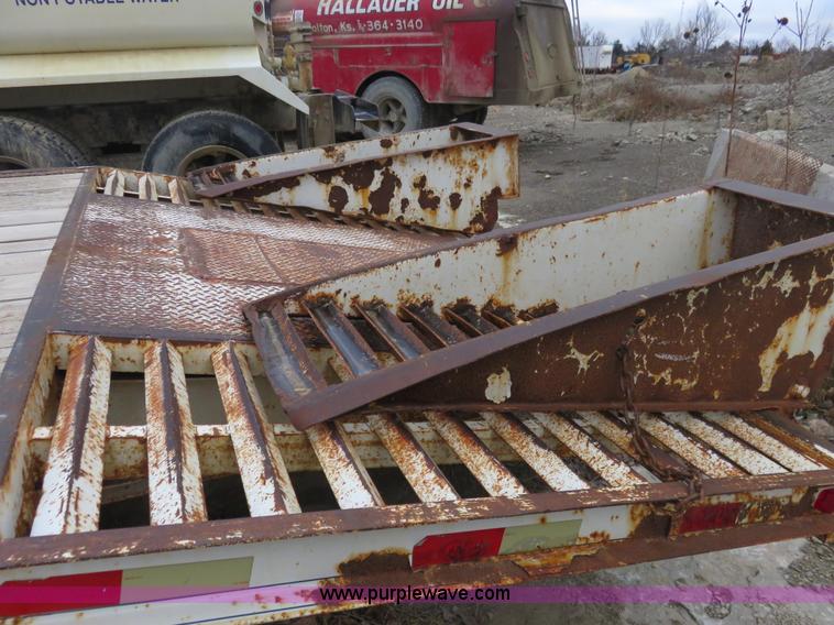 image for item I2454 1997 Travalong flatbed trailer