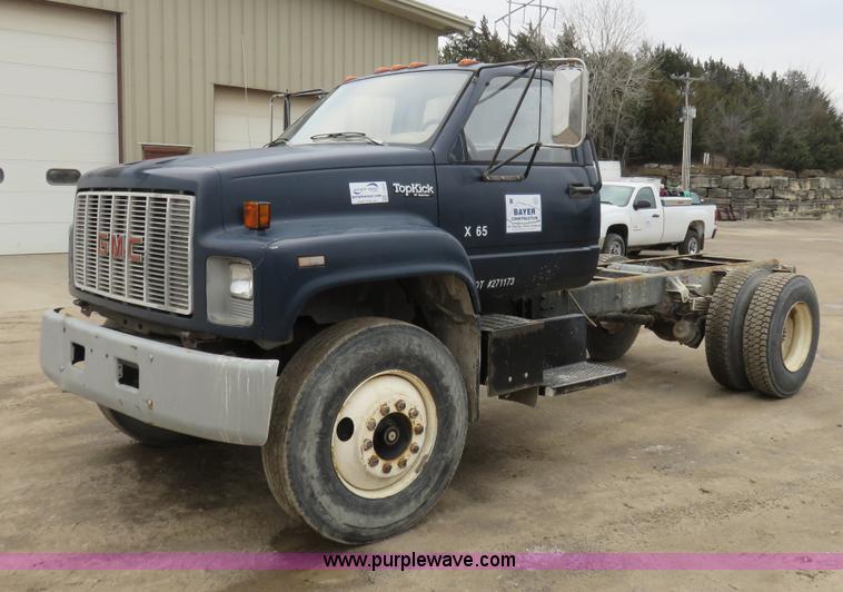 image for item I2475 1990 GMC TopKick cab and chassis