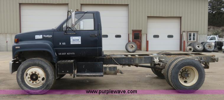 image for item I2475 1990 GMC TopKick cab and chassis