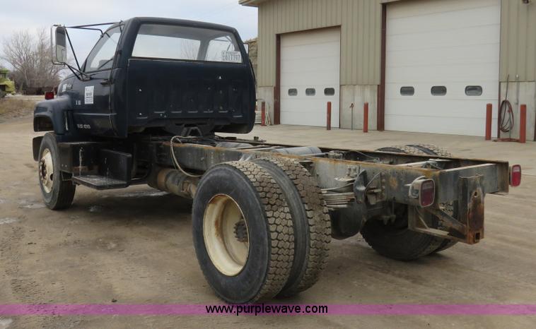 image for item I2475 1990 GMC TopKick cab and chassis
