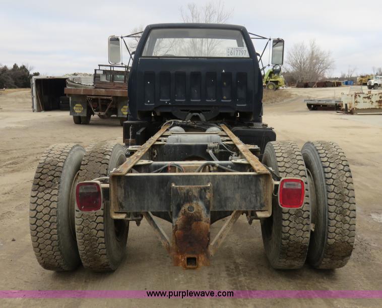 image for item I2475 1990 GMC TopKick cab and chassis