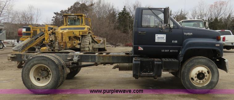 image for item I2475 1990 GMC TopKick cab and chassis