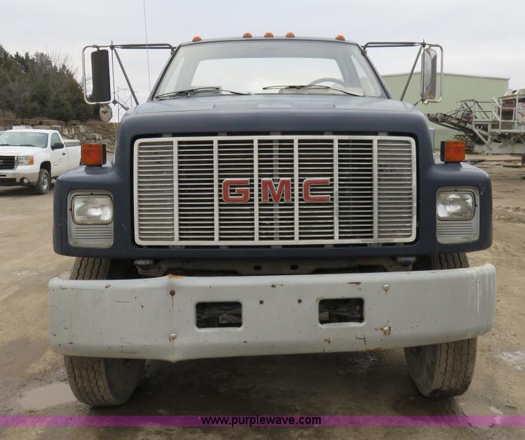 image for item I2475 1990 GMC TopKick cab and chassis
