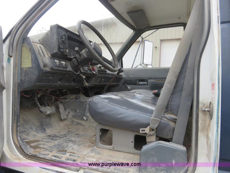 image for item I2475 1990 GMC TopKick cab and chassis