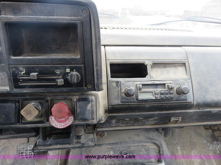 image for item I2475 1990 GMC TopKick cab and chassis