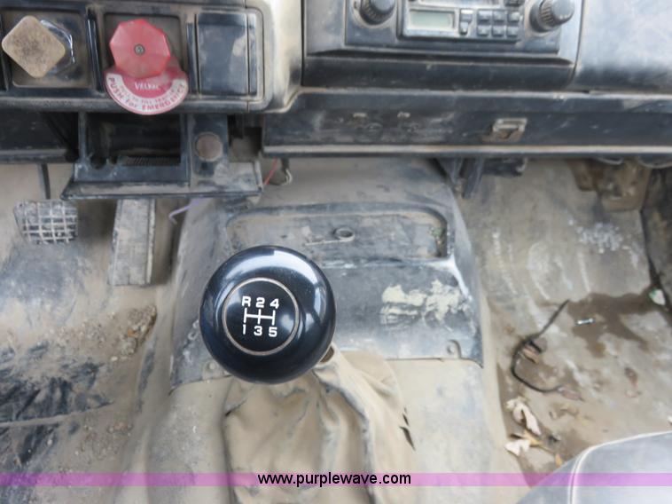 image for item I2475 1990 GMC TopKick cab and chassis