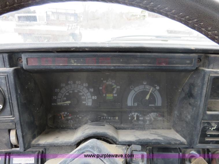 image for item I2475 1990 GMC TopKick cab and chassis