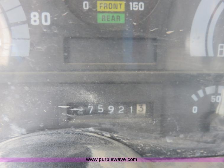 image for item I2475 1990 GMC TopKick cab and chassis